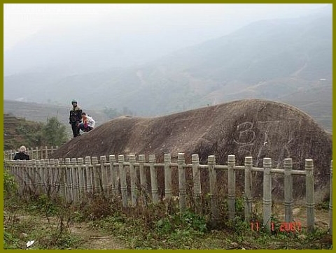 Sapa Ancient Rock field
